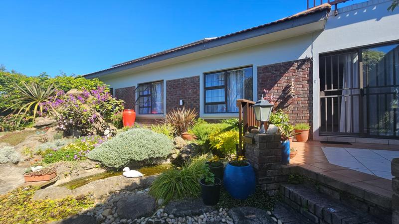 6 Bedroom Property for Sale in Fraaiuitsig Western Cape